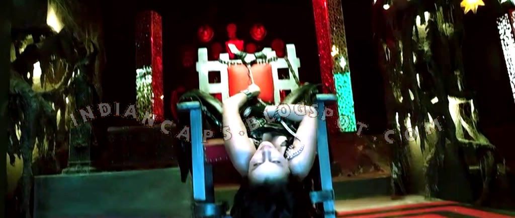 Hot and Exposing Indian Actresses: Murder 2 Caps