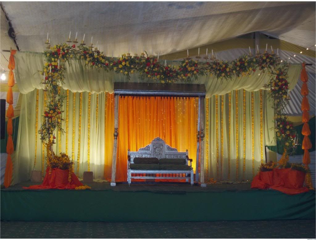 outdoor wedding stage decorations
