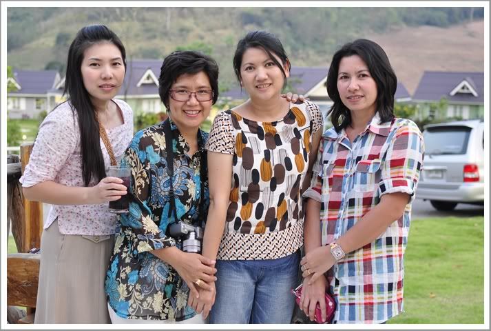 11 12 ก พ 55 เที่ยวสวนผึ้งกับเพื่อนๆ Villa Maroom