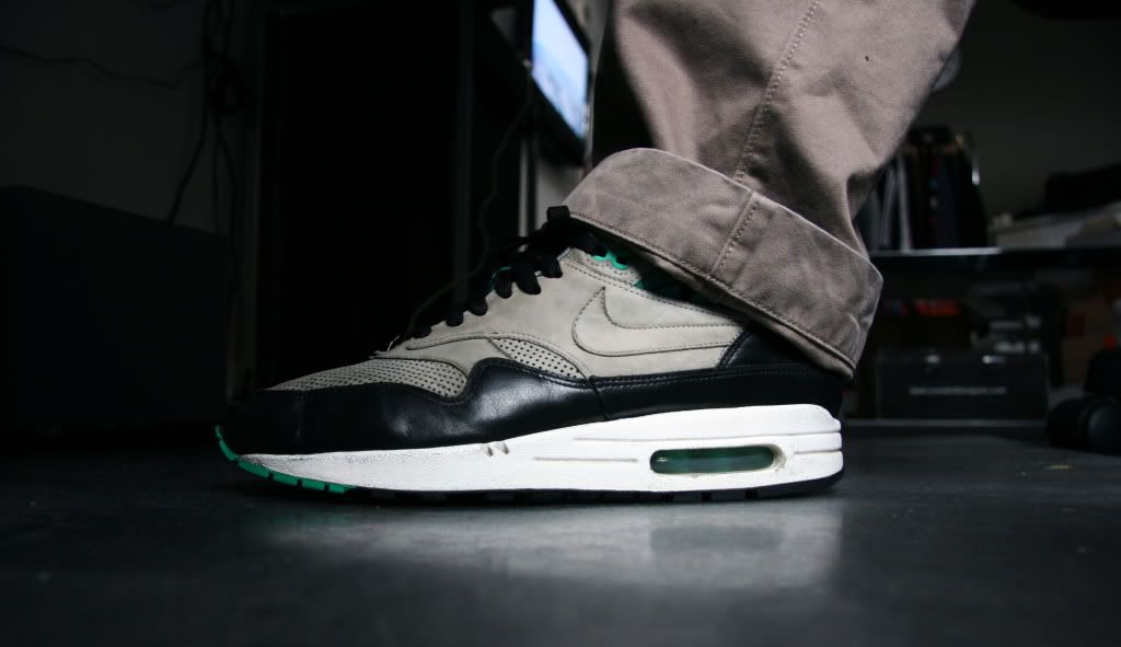 [img width=1024 height=591]http://i745.photobucket.com/albums/xx99/oldskoolpinda/Wivah/AirMaxLCD_cleaned.jpg[/img]