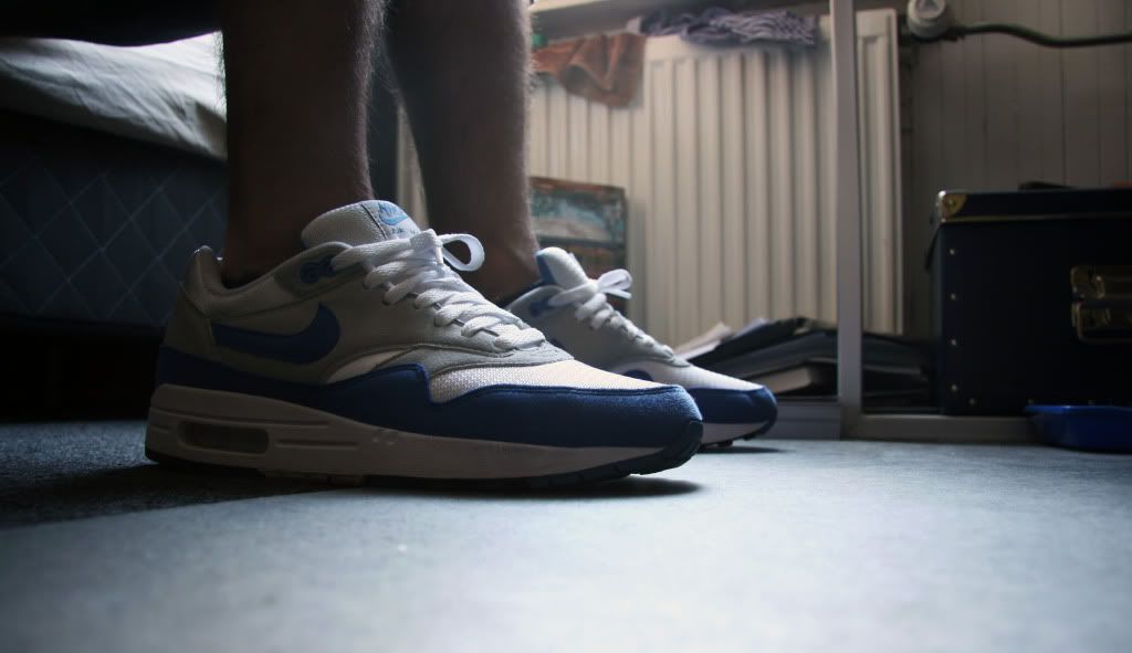 [img width=1024 height=591]http://i745.photobucket.com/albums/xx99/oldskoolpinda/Wivah/AirMaxOG_blue.jpg[/img]
