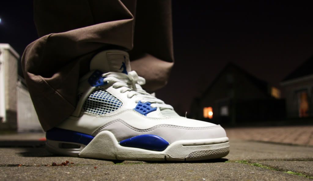[img width=1024 height=591]http://i745.photobucket.com/albums/xx99/oldskoolpinda/Wivah/Jordans4military_buiten.jpg[/img]